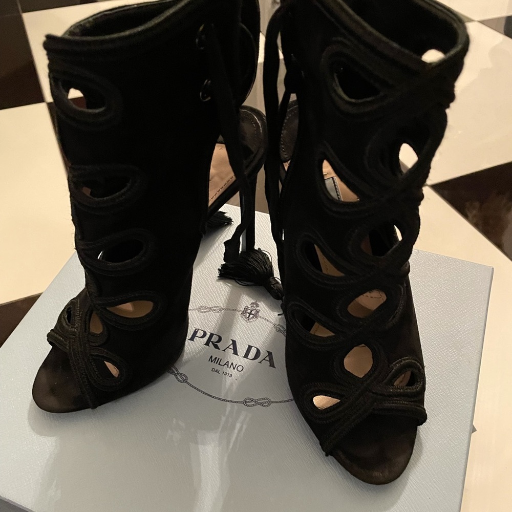 Prada - Picture 2 of 7